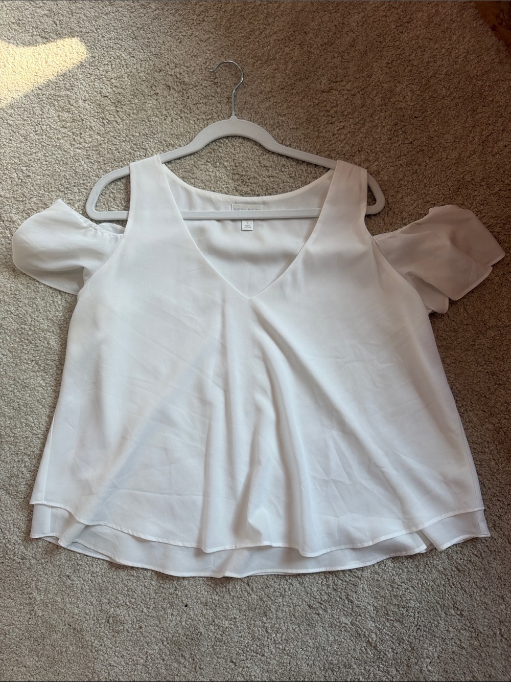 Bisou Bisou White Cold-Shoulder V-Neck Blouse